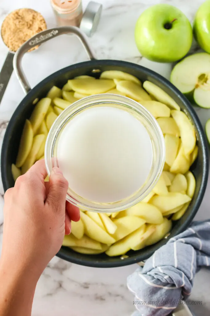 cornstarch and water added to cooked apples