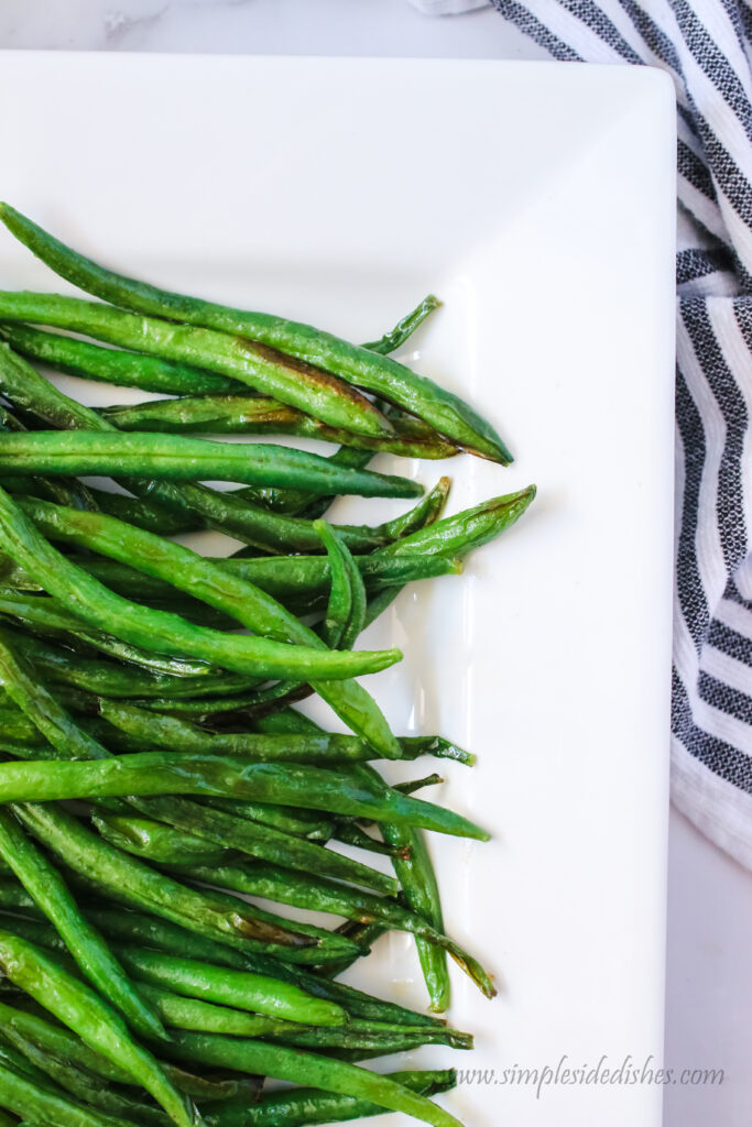 zoomed in image of green beans facing the right