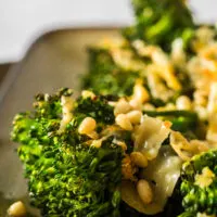 zoomed in image for broccoli and pine nuts